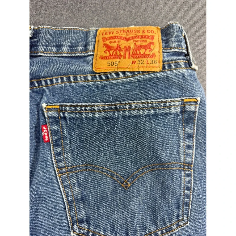 Levis 505 Regular Fit Straight Leg Jeans Medium Wash Blue Denim W32 L36